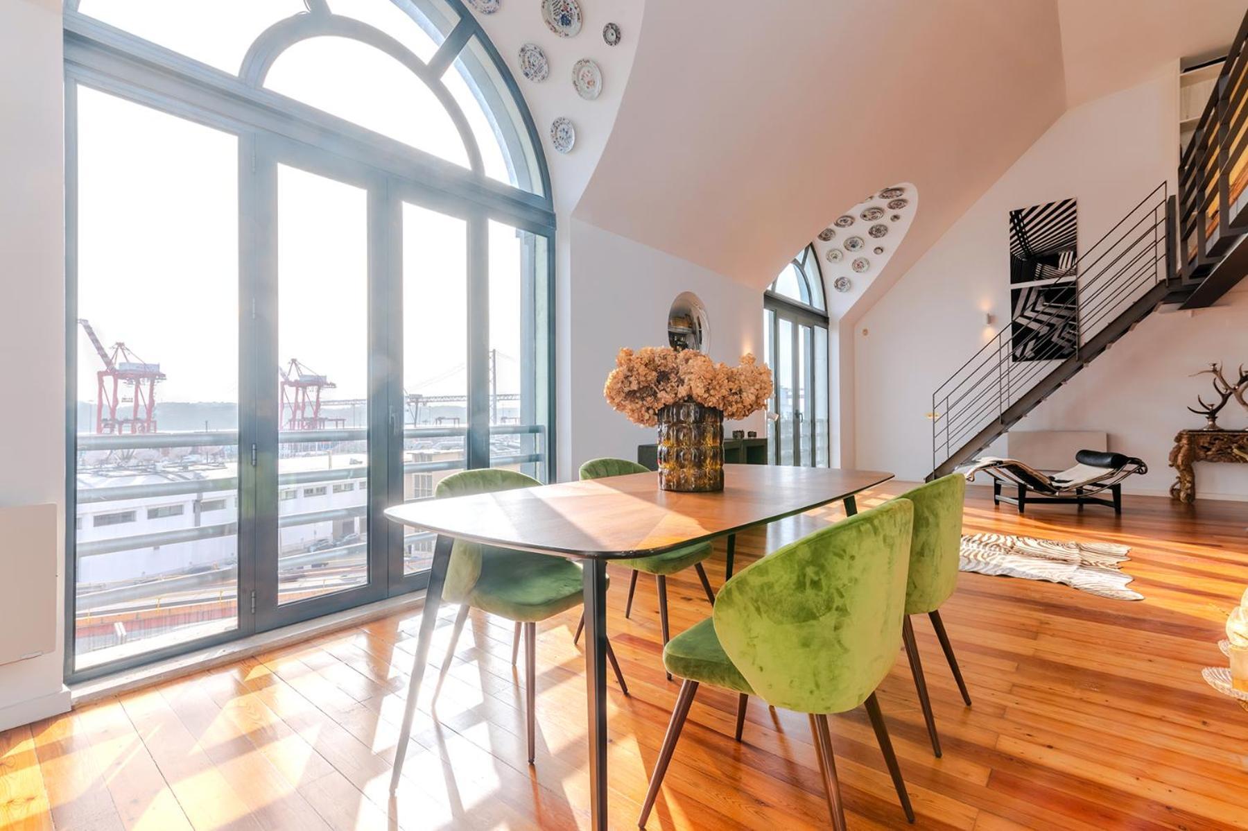 Luxurious Loft - River View